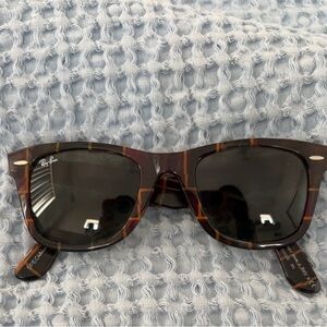 Ray-Ban Wayfarer special series glasses